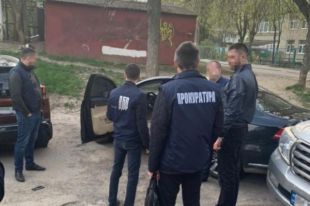 Во Львове на взятке в три тысячи долларов задержали полицейского