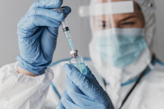 Почти 230 тысяч человек вакцинировали от COVID-19 в Новосибирской области