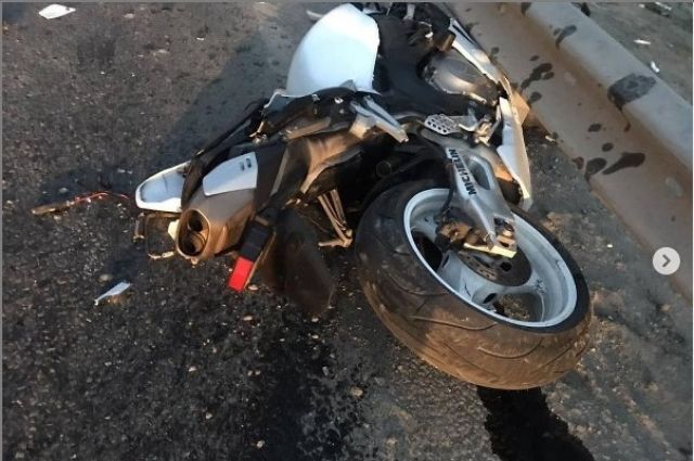 На Красноглинском шоссе Самары разбился 27-летний мотоциклист