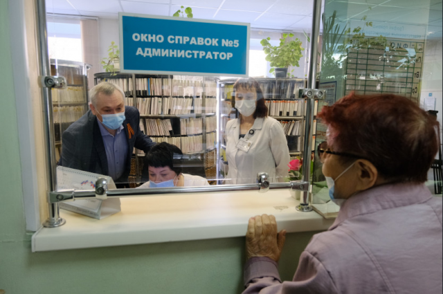 Новосибирский губернатор проверил работу поликлиник на майских праздниках