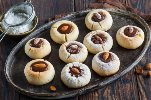 Печенье с шоколадом и миндалем: рецепт нежного десерта