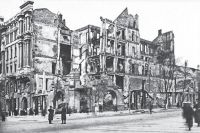 Разрушенное во время войны здание на ул. Энгельса.