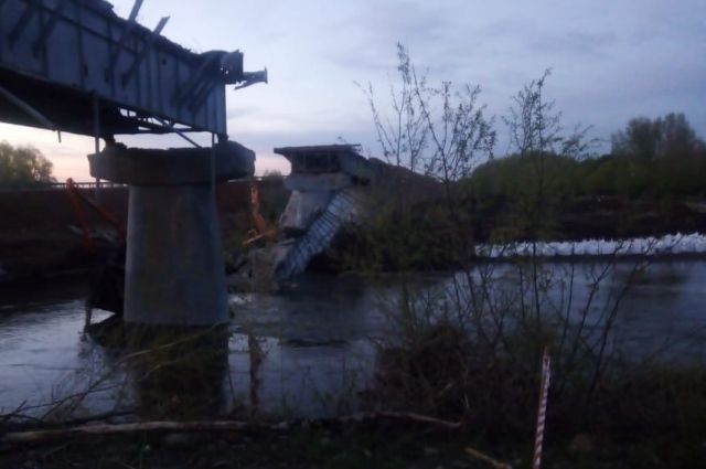 В Оренбуржье при обрушении моста пострадали люди