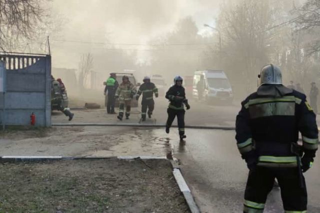 Четыре человека стали жертвами пожара в сварочном цехе в Мытищах