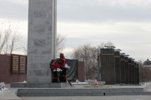 Накануне празднования Дня Победы оренбуржцы почтили память советских воинов.