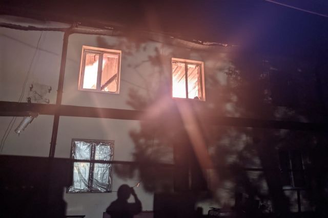В Крыму горит дом на площади 1,2 тысячи квадратных метров