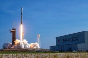 SpaceX успешно запустила ракету Falcon 9 с 60 спутниками Starlink.