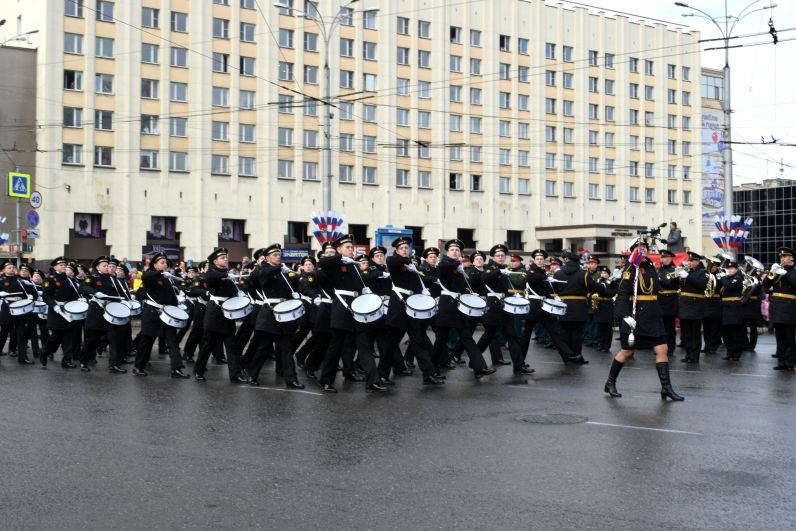 Честь открыть парад была предоставлена роте барабанщиков филиала Нахимовского военно-морского училища. 