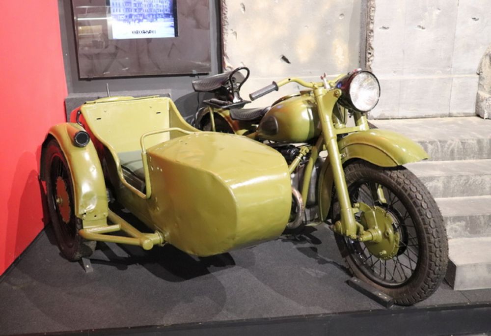 М-72 — советский тяжёлый мотоцикл. Копия немецкого мотоцикла BMW R71.