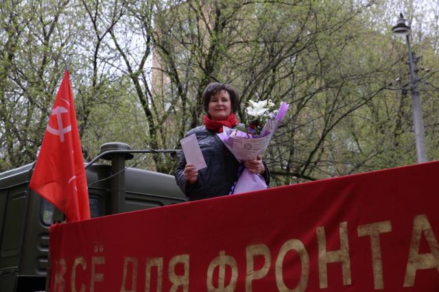 Светлана Разворотнева передала московским ветеранам письма от детей