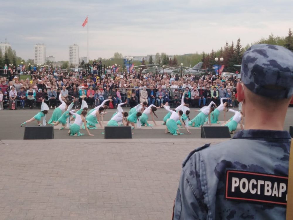 Танцевальная программа в парке Победы.