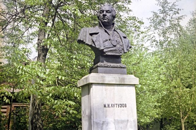 В Москве отреставрируют установленный более 60 лет назад памятник Кутузову