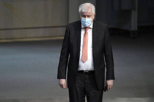 Министр внутренних дел Германии заразился коронавирусом