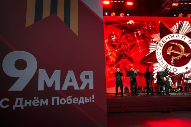 РМК поздравила жителей Челябинска с Днём Победы