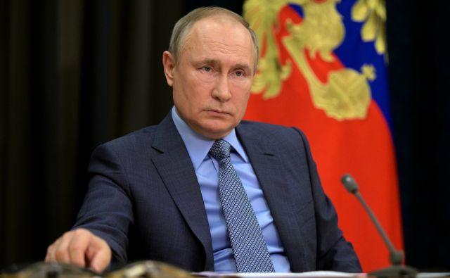Путин вручил госнаграды четверым жителям Новосибирской области