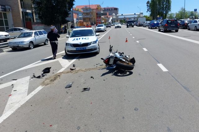 В Адлерском районе Сочи в ДТП пострадал 34-летний водитель мотоцикла