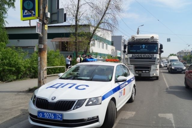 Грузовик насмерть сбил женщину в Челябинске