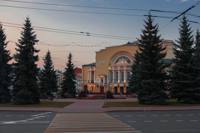 16 мая у театра Волкова в центре Ярославля ограничат движение авто