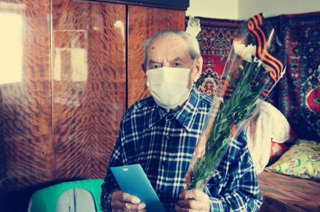 В Акбулаке от коронавируса вакцинировался 101-летний ветеран Великой Отечественной войны.