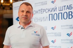 Телеведущий Евгений Попов.