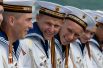Моряки ракетного крейсера «Москва» в Новороссийске (14 июля 2009 года)