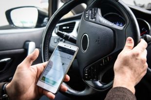Всеобщее наблюдение: в Украине хотят фиксировать нарушения ПДД смартфонами