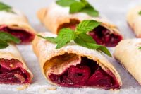 Штрудель с вишней, шоколадом и корицей: рецепт вкусного десерта
