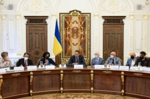 Глава ОП обсудил с послами «Большой семерки» ситуацию на Донбассе