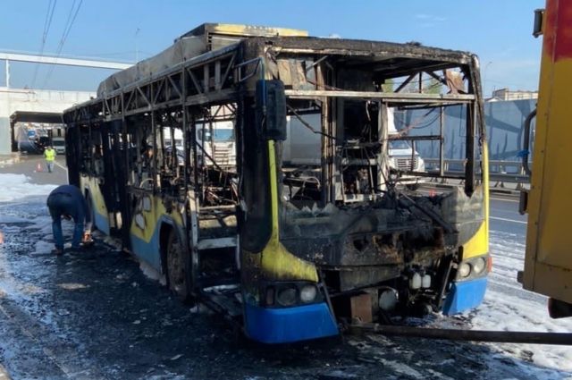 В Рязани сгорел троллейбус. Пассажиров успели выпустить