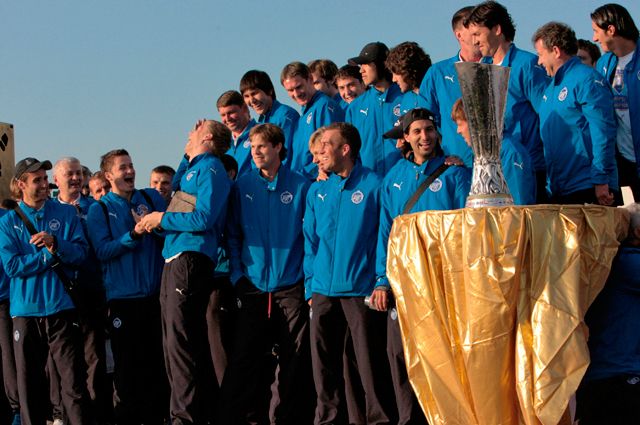 Команда «Зенит» с Кубком УЕФА, 2008 г.