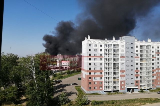 Крупный пожар на АМЗ напугал жителей Челябинска