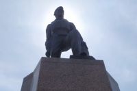 В Оренбурге восстановили постамент памятника Герою России Александру Прохоренко.