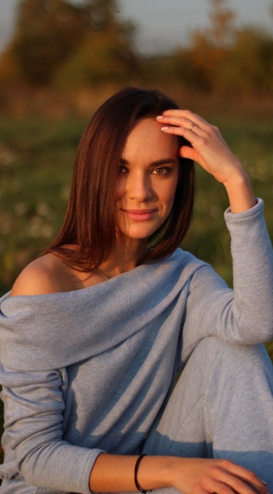 7. Иванова Анна. 26 лет. Рост 170 см. Пермь. Окончила ПГНИУ. Менеджер- логист в ASG транспортная компания. Увлечения: автоспорт, спортивные тренировки, работа с детьми.