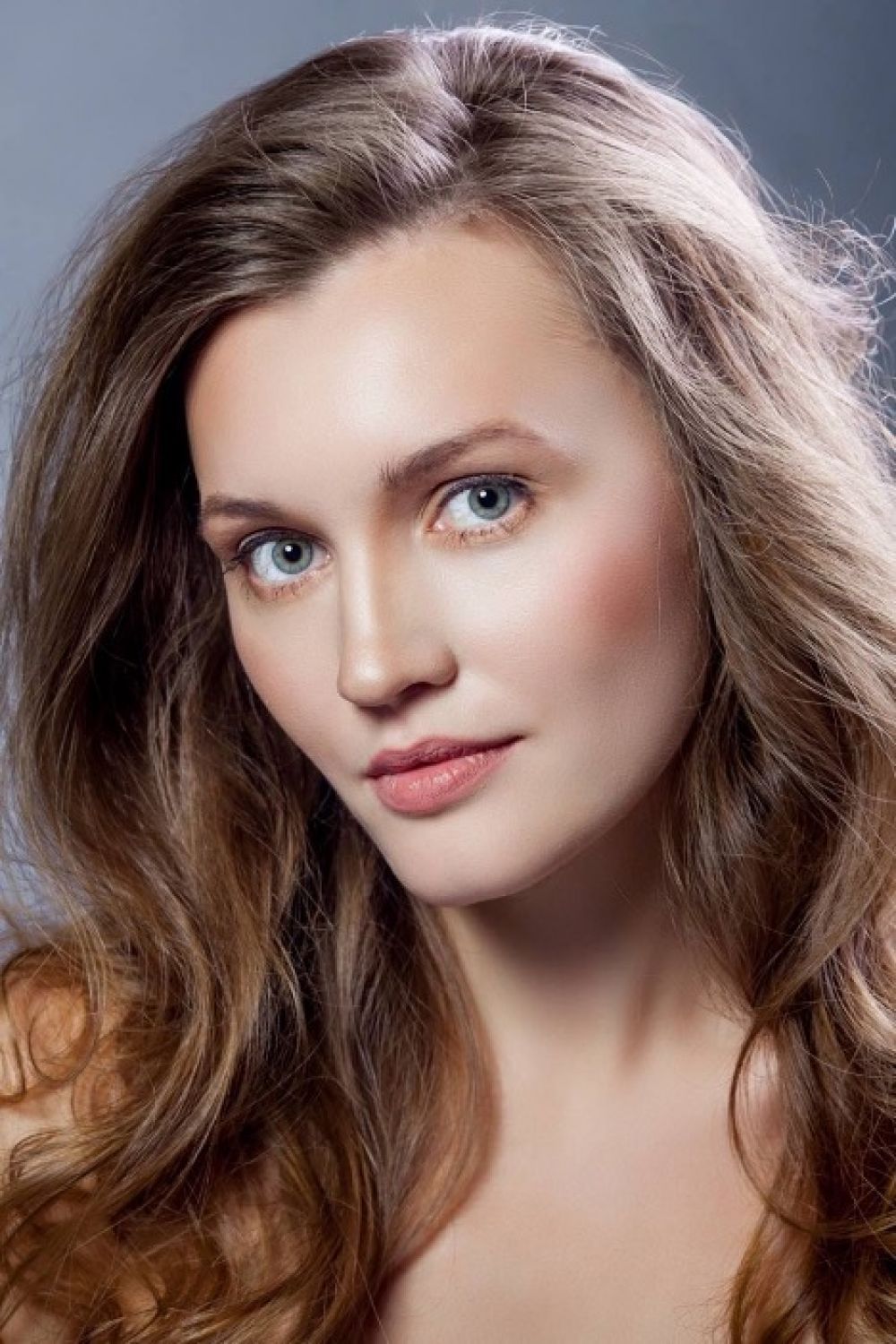 16. Сидорова Марина. 34 года. Рост 172 см. Пермь. Образование высшее. Работает директором в компании «ППСО электрик». Хобби: Модельное агентство.