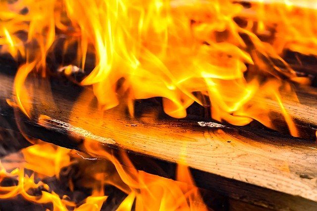 В Омске сгорели две фуры