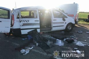 В Запорожской области легковушка столкнулась с микроавтобусом: есть жертвы