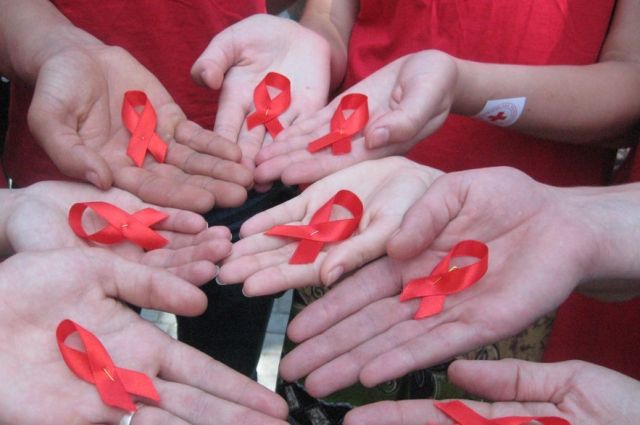 В Новосибирске прошла акция в память о погибших от СПИДа