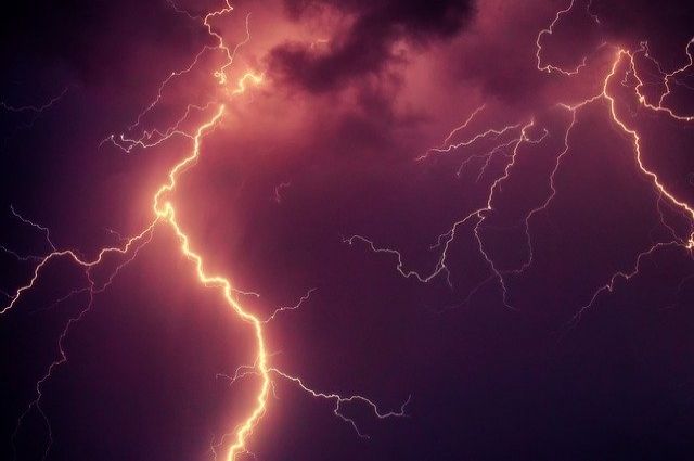 МЧС предупреждает жителей Югры о грозе, сильном дожде и тумане
