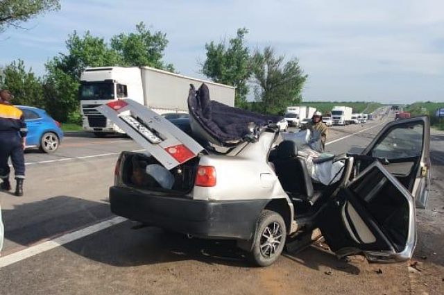 Два человека погибли в аварии с грузовиком на трассе М-4 «Дон»