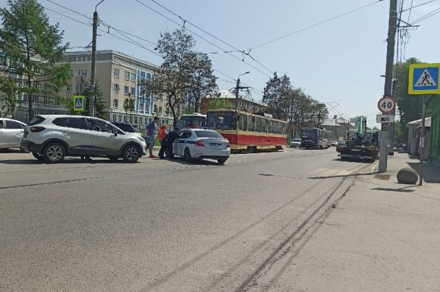 Из-за ДТП на ул. Обороной в Туле приостановлено движение трамваев