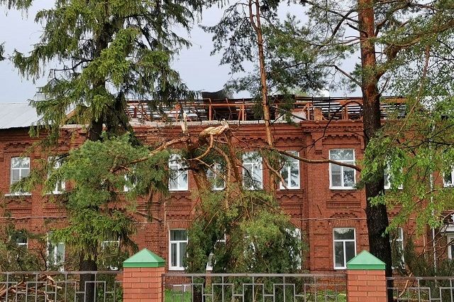 Во Владимирской области ураганный ветер снес крышу Гороховецкой ЦРБ