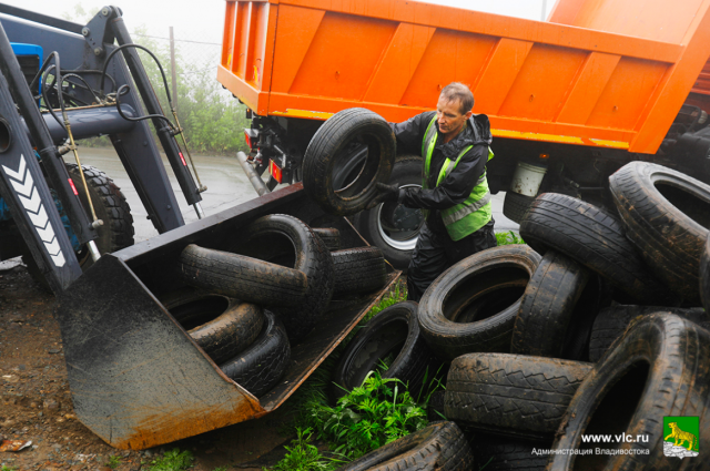 В Архангельске уберут и утилизируют 10 тонн бесхозных покрышек