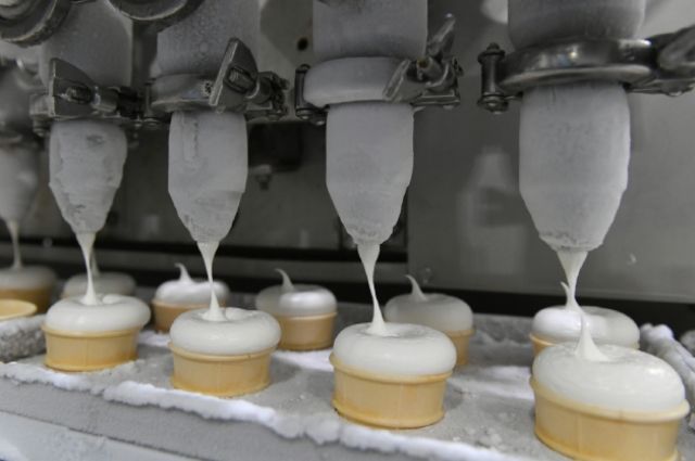 Цех производства мороженого на заводе «Чистая линия».