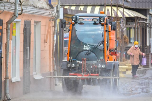С середины весны с омских улиц вывезено 14 тыс. тонн пыли и грунта