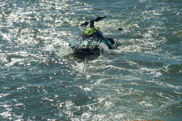 Гидроциклисты нарушили запрет на использование моторов на Псковском озере