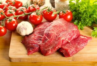 Красное мясо провоцирует возникновение рака кишечника, - ученые