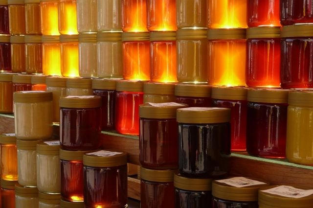 Продавцы, оптом закупающие мёд у пчеловодов, не всегда и не всё знают об этом самом мёде. 