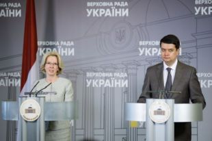 Спикер сейма Латвии и председатель Рады посетят Донбасс