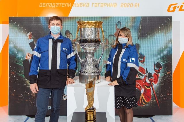 На Омский НПЗ прибыл Кубок Гагарина