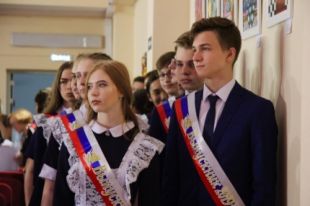 Проведение торжественных линеек в помещениях разрешено только с соблюдением ограничительных мер.
